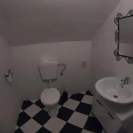 Fewo Bee Apartman *